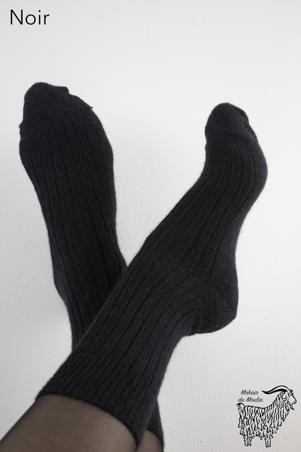 280 meilleures idées sur Chaussettes noires  chaussettes noires,  chaussettes, chaussettes fines